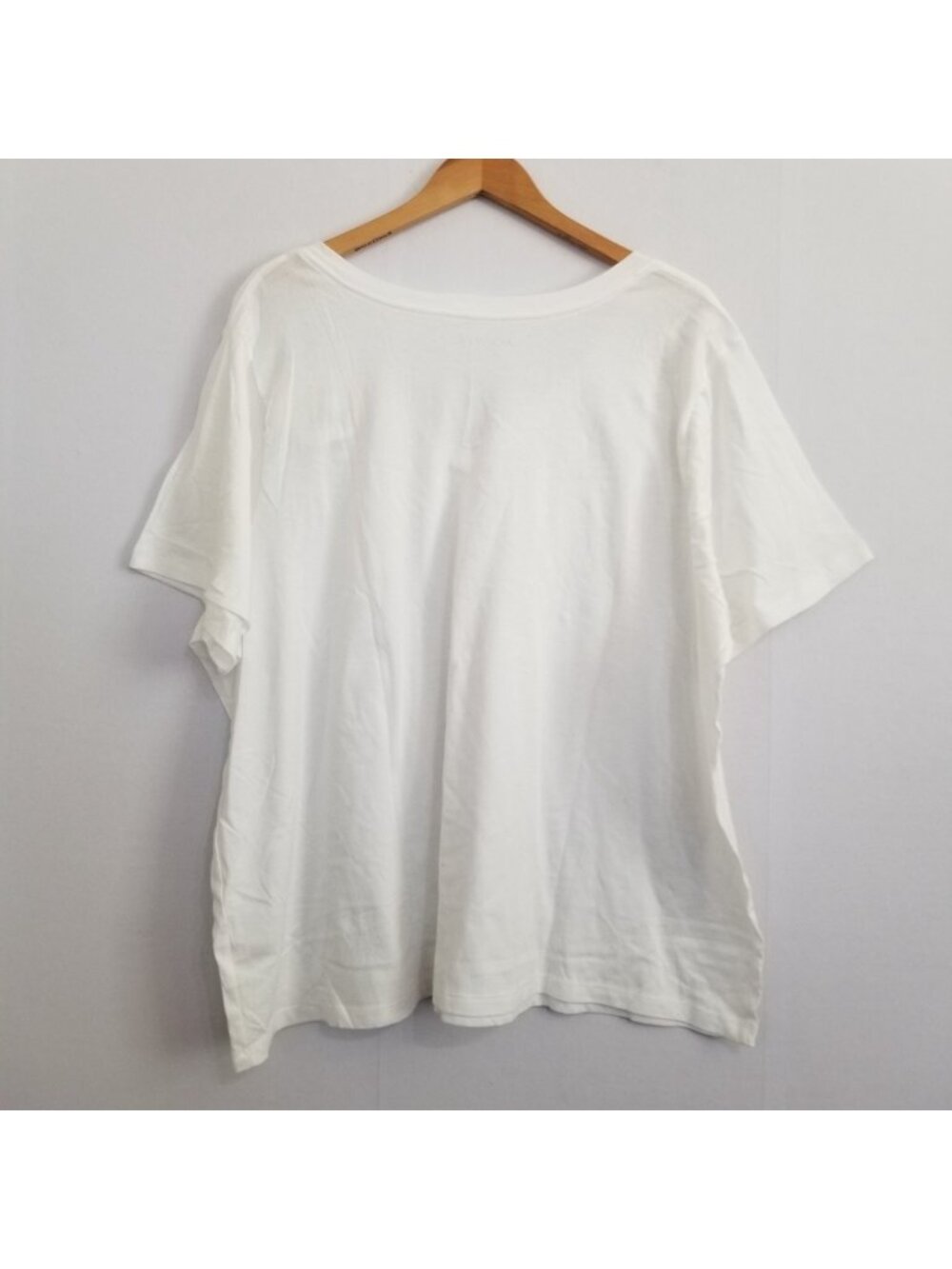 White V Neck T Shirt Size 3X💝 - Picture 2 of 2